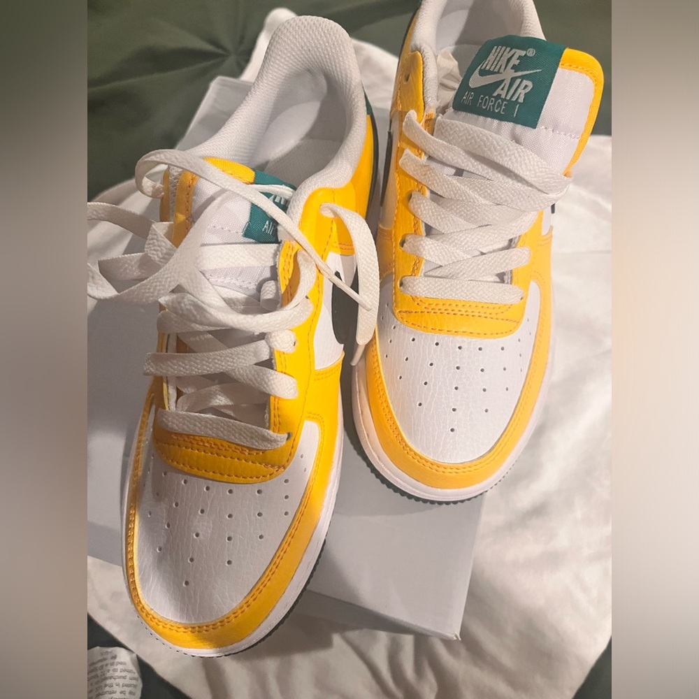 New Air Force 1 GS New Never Worn